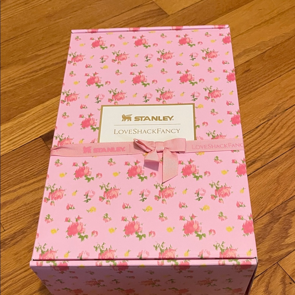 LoveShackFancy Pink Floral Flowstate Quencher H2.0 Tumbler. Never opened